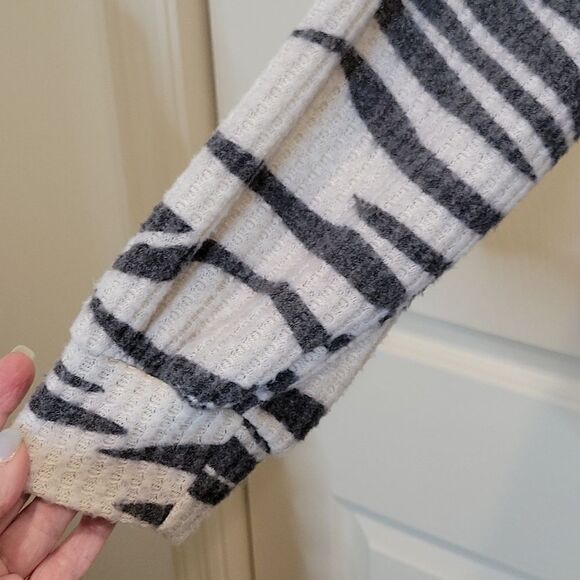 SANCTUARY Zebra Print Sweater Size Small - Picture 4 of 7